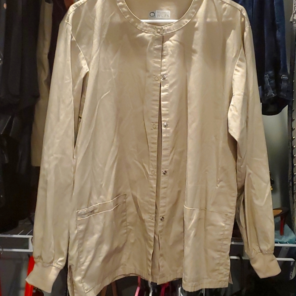 Wonder Works Wink khaki scrub jacket
